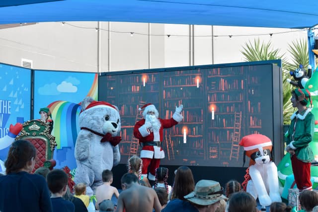 Live Show: Storytime with Santa & William the Bear